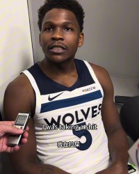 九游体育-人有三急！爱德华兹谈晚上为何没首发：我正在厕所上大的呢