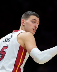 九游体育-三分7中1！斯波：希望约维奇打得更果断更有自信 必须展现出韧性