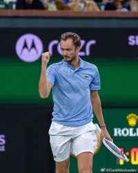 九游-谁懂啊？梅总爆大冷淘汰了阿尔卡拉斯！|梅德维德夫|辛纳|卡洛斯·阿尔卡拉斯|扬尼克-辛纳|冠军_新浪体育_新浪新闻